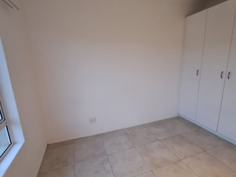 SHEFFIELD MANOR ESTATE-TOP FLOOR APARTMENT FOR SALE - Photo 8