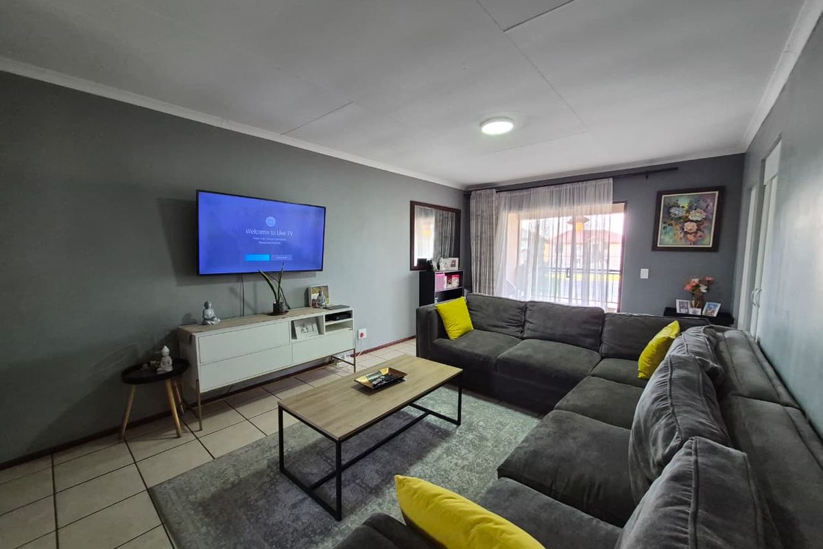 Stunning 3 bedroom for sale - Photo 2