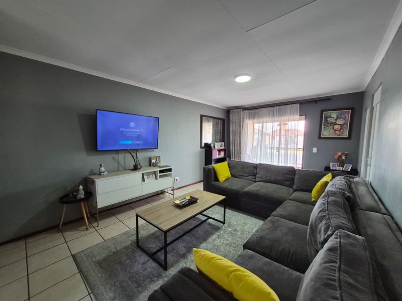 Stunning 3 bedroom for sale - Photo 2