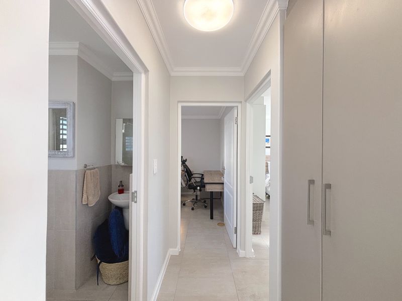Modern 2 bedroom corner apartment in sought-after Saint Squar - Photo 10