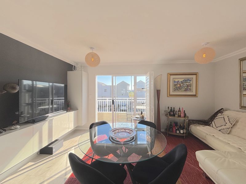 Modern 2 bedroom corner apartment in sought-after Saint Squar - Photo 4
