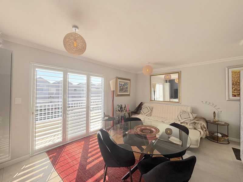 Modern 2 bedroom corner apartment in sought-after Saint Squar - Photo 5