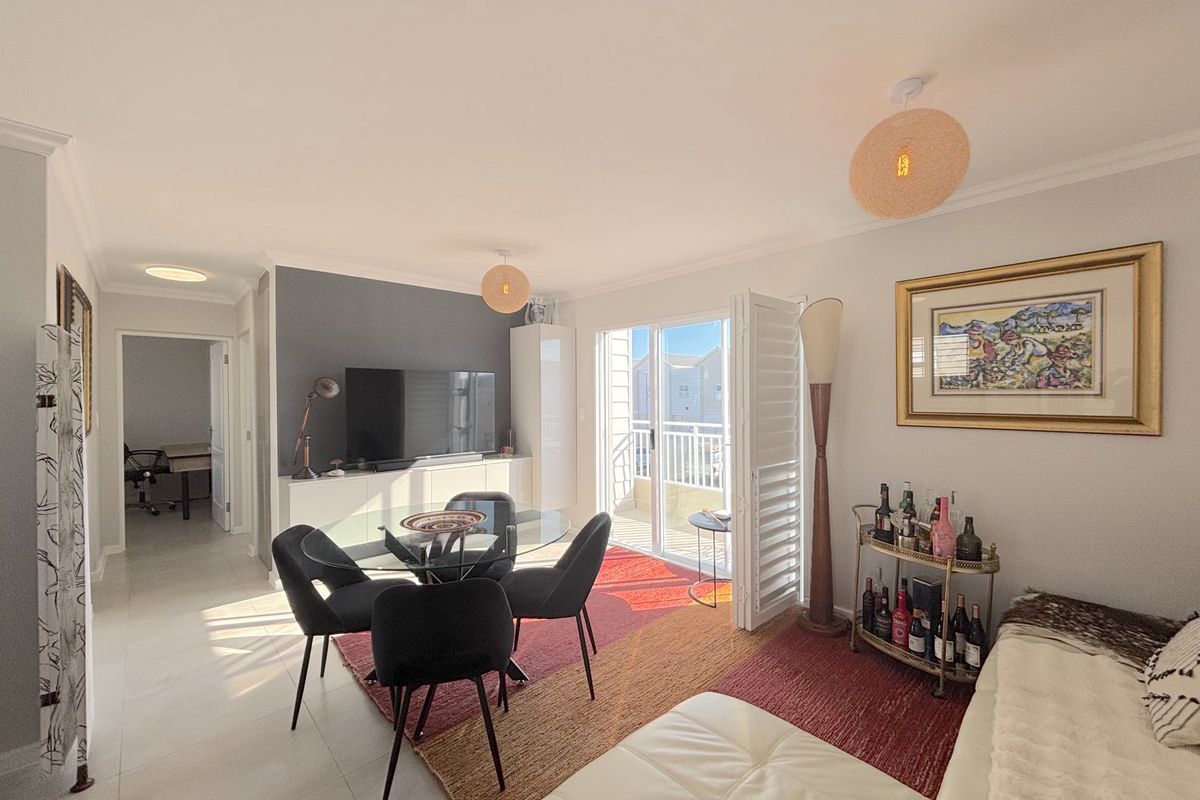 Modern 2 bedroom corner apartment in sought-after Saint Squar - Photo 2