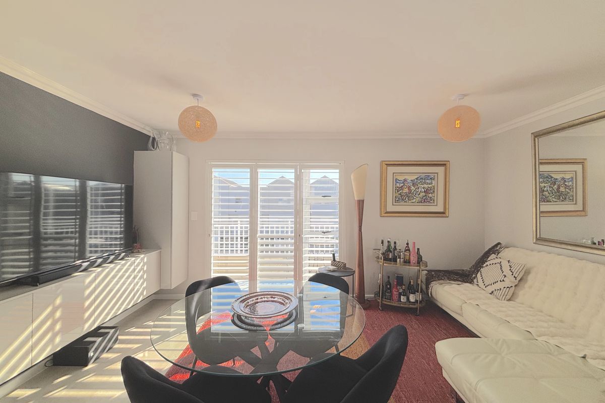 Modern 2 bedroom corner apartment in sought-after Saint Squar - Photo 3