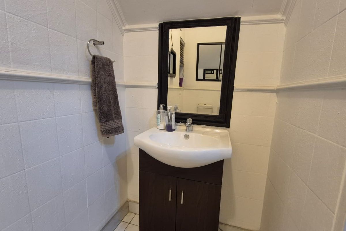 3 bedroom 4 bathroom Pet-Friendly Double Storey Townhouse To Rent in Brackendowns, Alberton - Photo 4