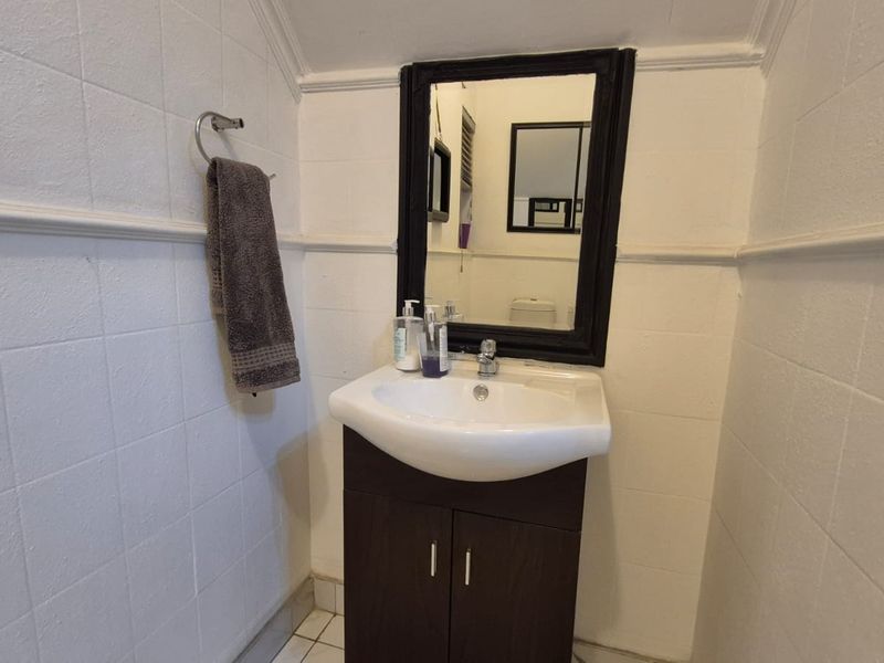 3 bedroom 4 bathroom Pet-Friendly Double Storey Townhouse To Rent in Brackendowns, Alberton - Photo 4