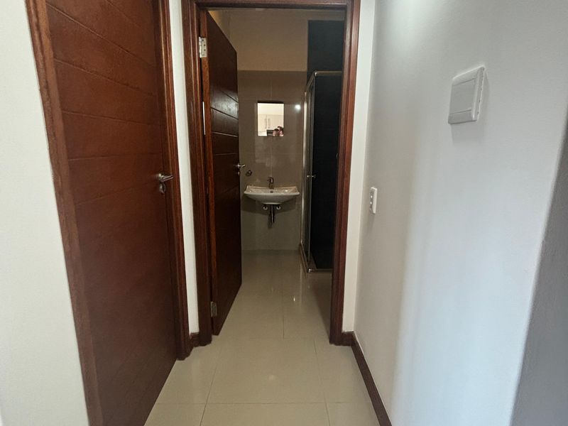 Modern 1-Bedroom Apartment on Park Avenue – R10,000 p/m - Photo 10