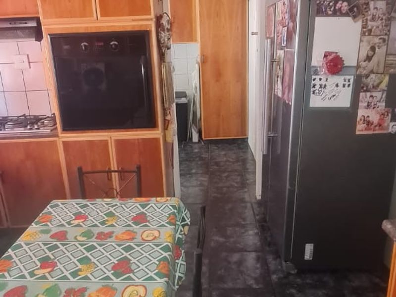 Spacious Family Home for Rent – Protea Park - Photo 10