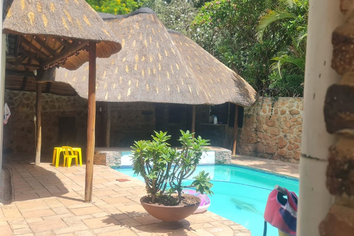 Spacious Family Home for Rent – Protea Park - Photo 3