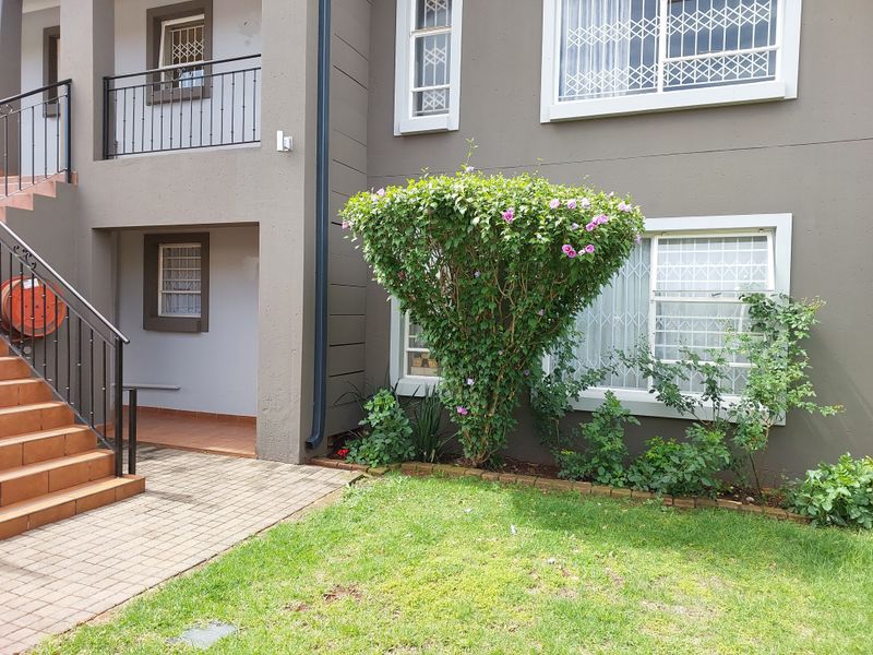 2 Bedroom Townhouse in Henley on Klip to Rent - Photo 1