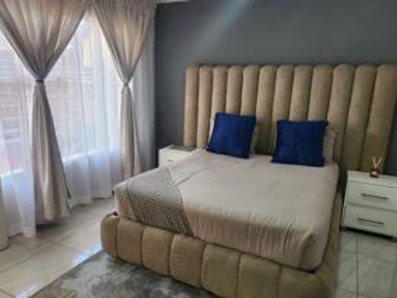 Luxury Cluster, Move In Ready! - Photo 7