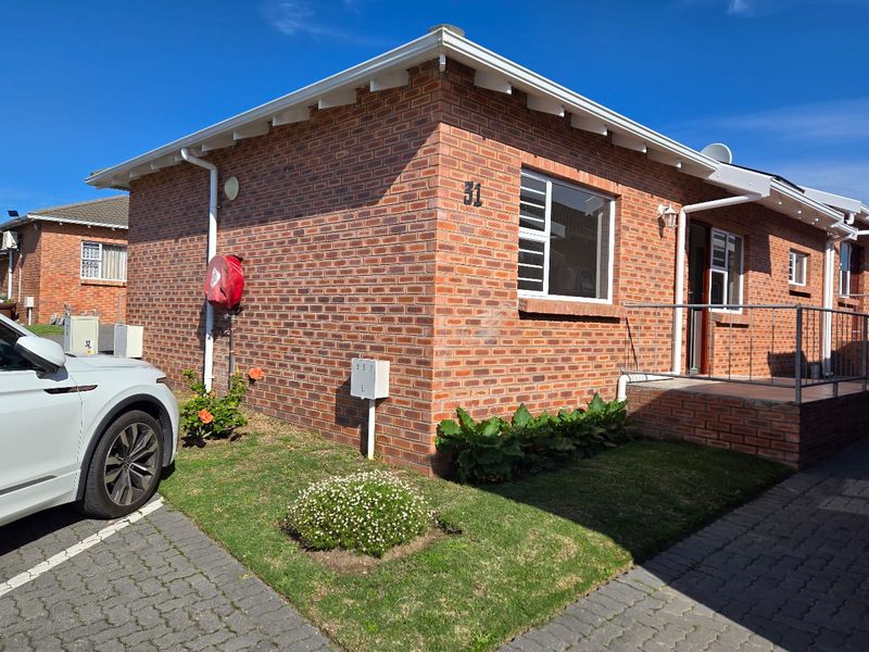 STRESS-FREE AND RELAXED LIFESTYLE IN THIS MODERN RETIREMENT VILLAGE - Photo 1