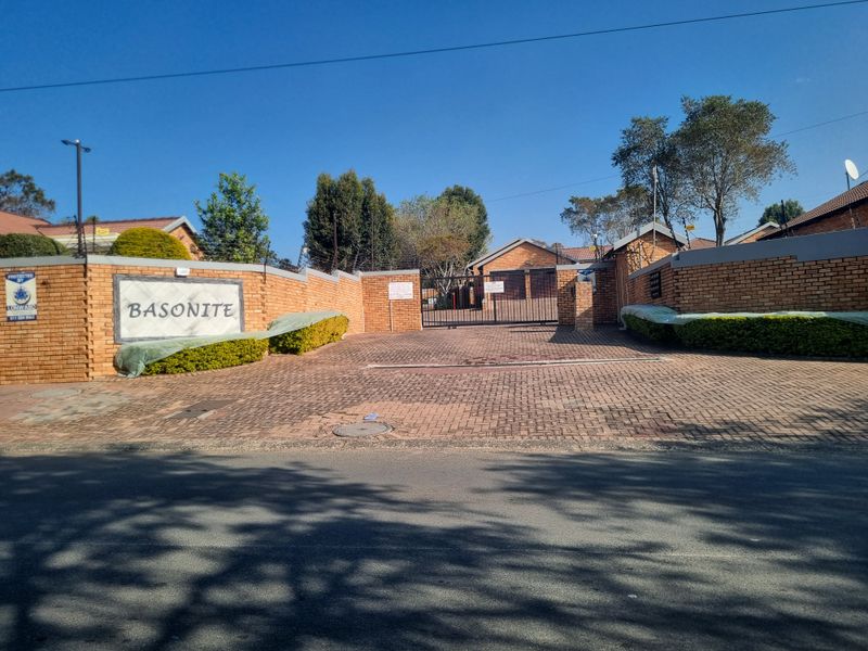 3 Bedroom Home in Sought-After Northgate - Photo 1