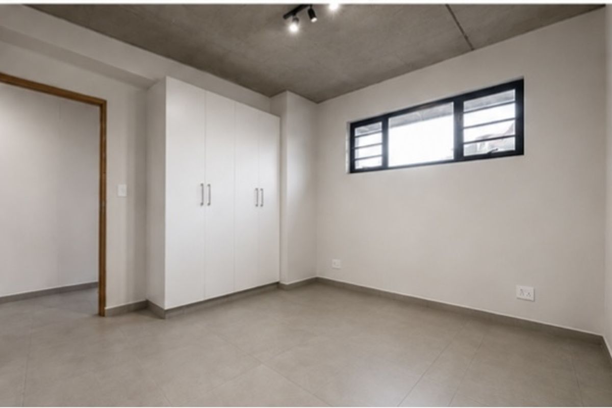 Why live in a shoebox ? 1 bed 95 sqm - Photo 4