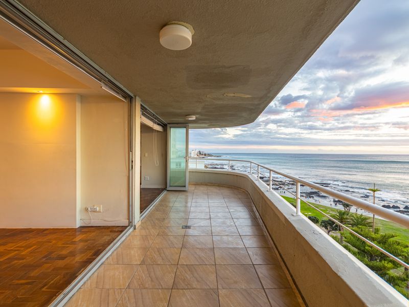 2 Bedroom Ocean View Apartment to rent in Sea Point - Photo 1