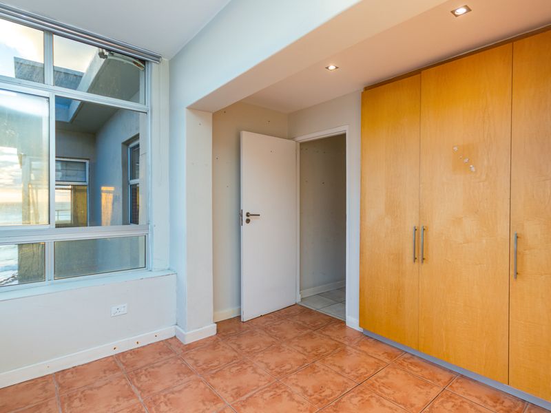 2 Bedroom Ocean View Apartment to rent in Sea Point - Photo 10