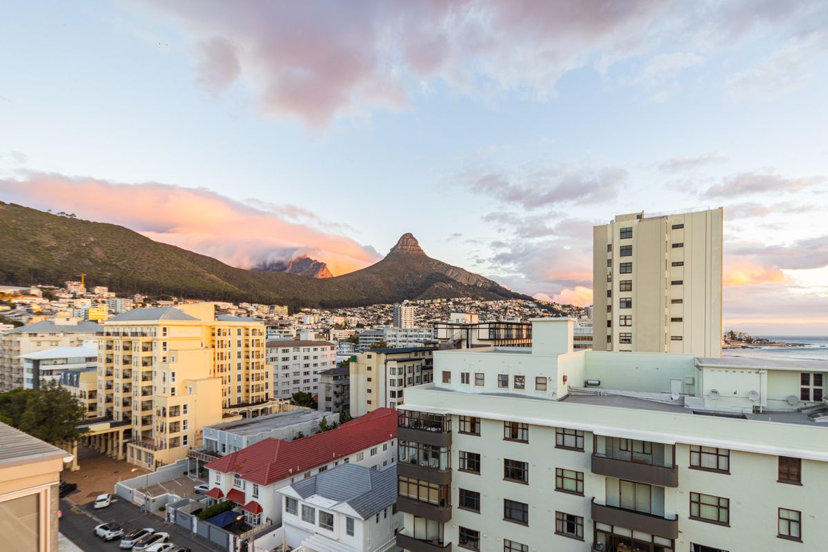 2 Bedroom Ocean View Apartment to rent in Sea Point - Photo 2