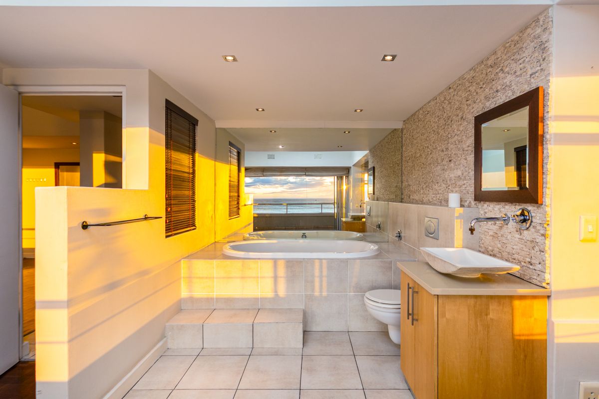 2 Bedroom Ocean View Apartment to rent in Sea Point - Photo 4