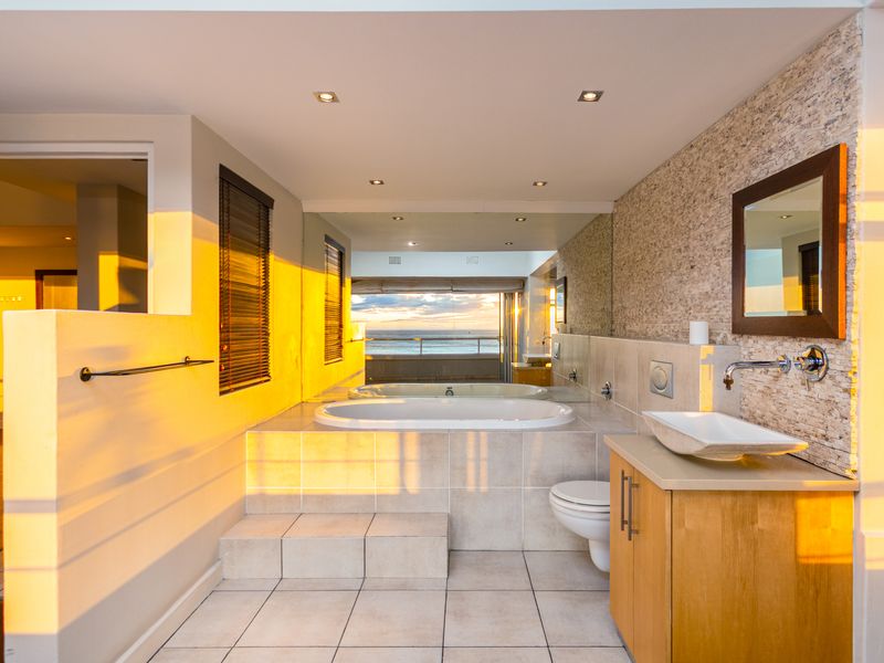 2 Bedroom Ocean View Apartment to rent in Sea Point - Photo 4