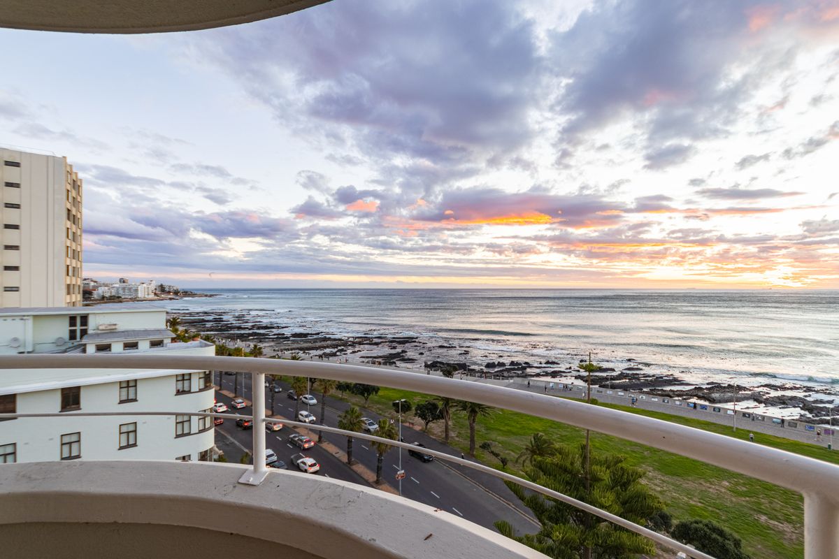 2 Bedroom Ocean View Apartment to rent in Sea Point - Photo 3