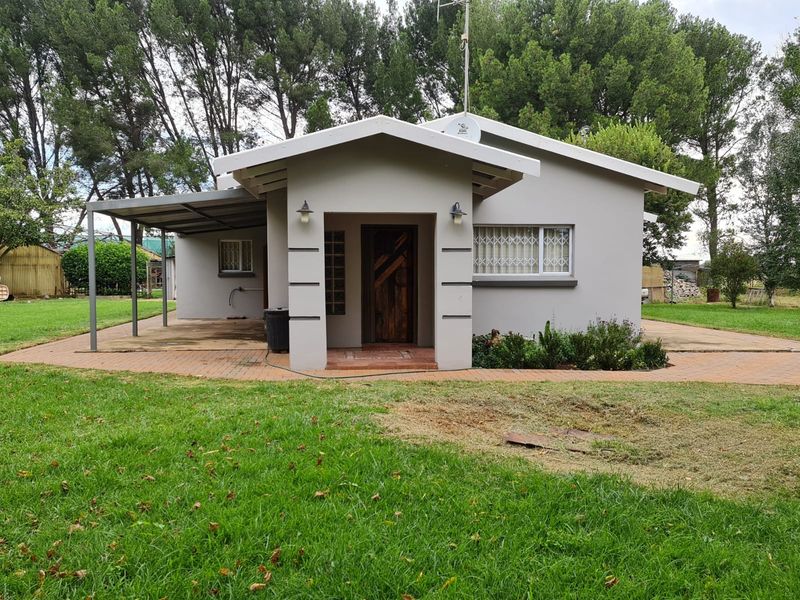 Spacious 2 Bedroom Garden Cottage in Glen Donald - Photo 1