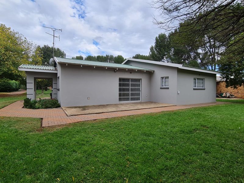 Spacious 2 Bedroom Garden Cottage in Glen Donald - Photo 2