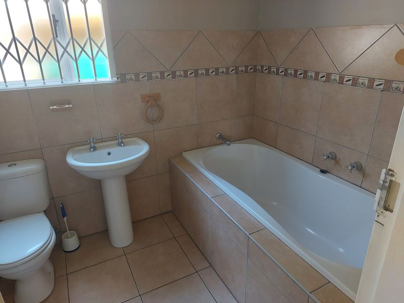 Spacious 2 Bedroom Garden Cottage in Glen Donald - Photo 10