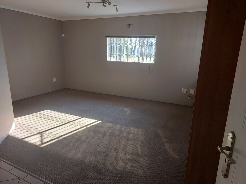 Spacious 2 Bedroom Garden Cottage in Glen Donald - Photo 8