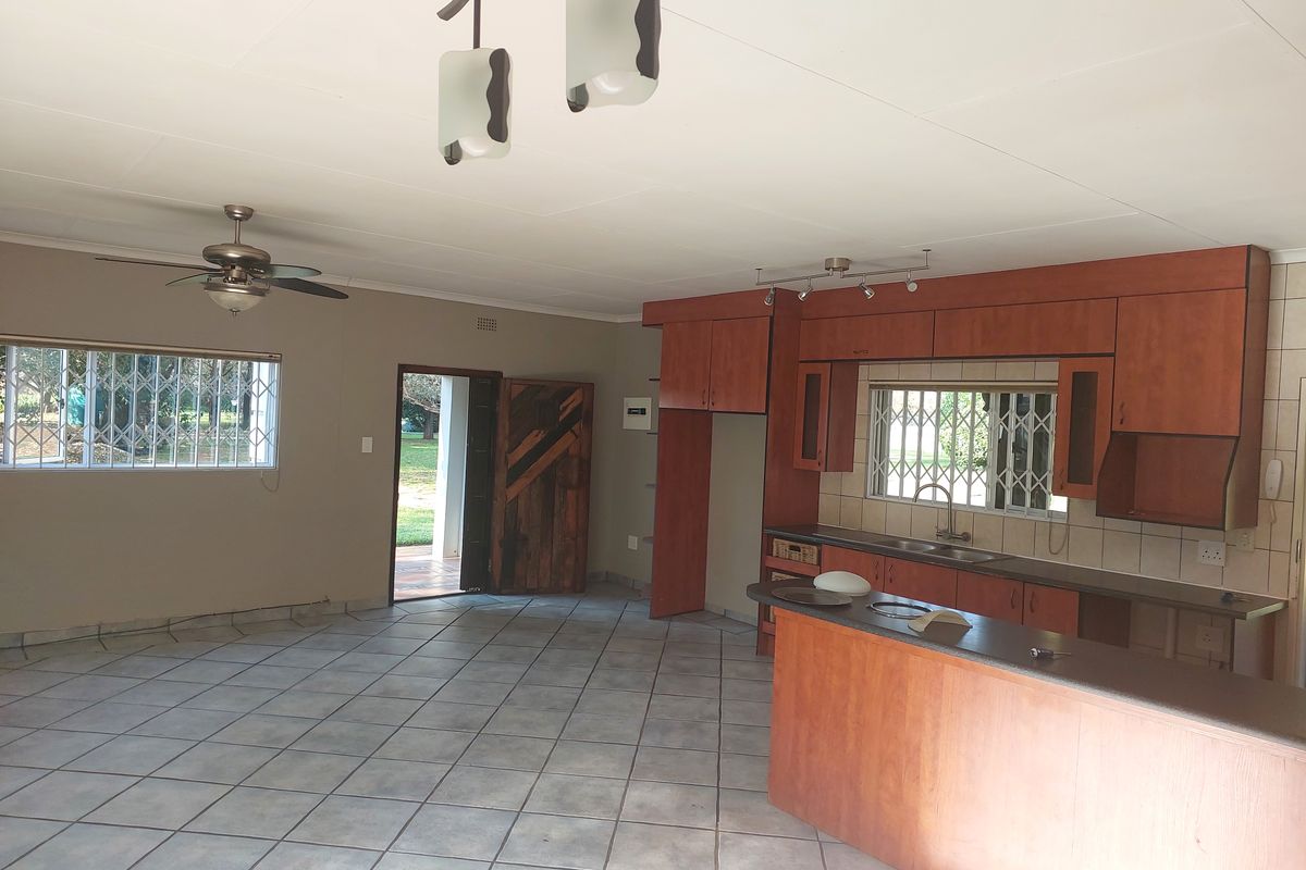 2 Bedroom Spacious Townhouse in Glen Donald - Photo 4