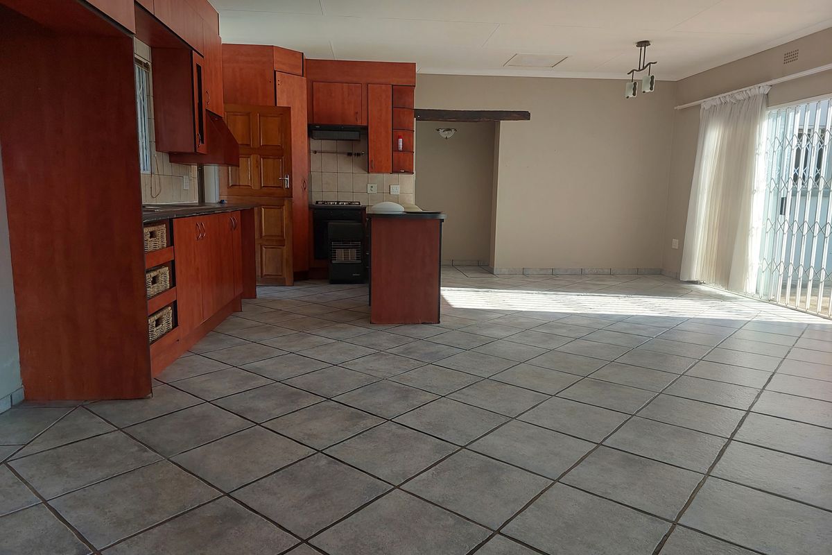 2 Bedroom Spacious Townhouse in Glen Donald - Photo 5