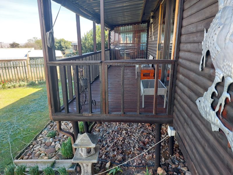 Investment 3 Bedroom Wooden Home - Photo 7