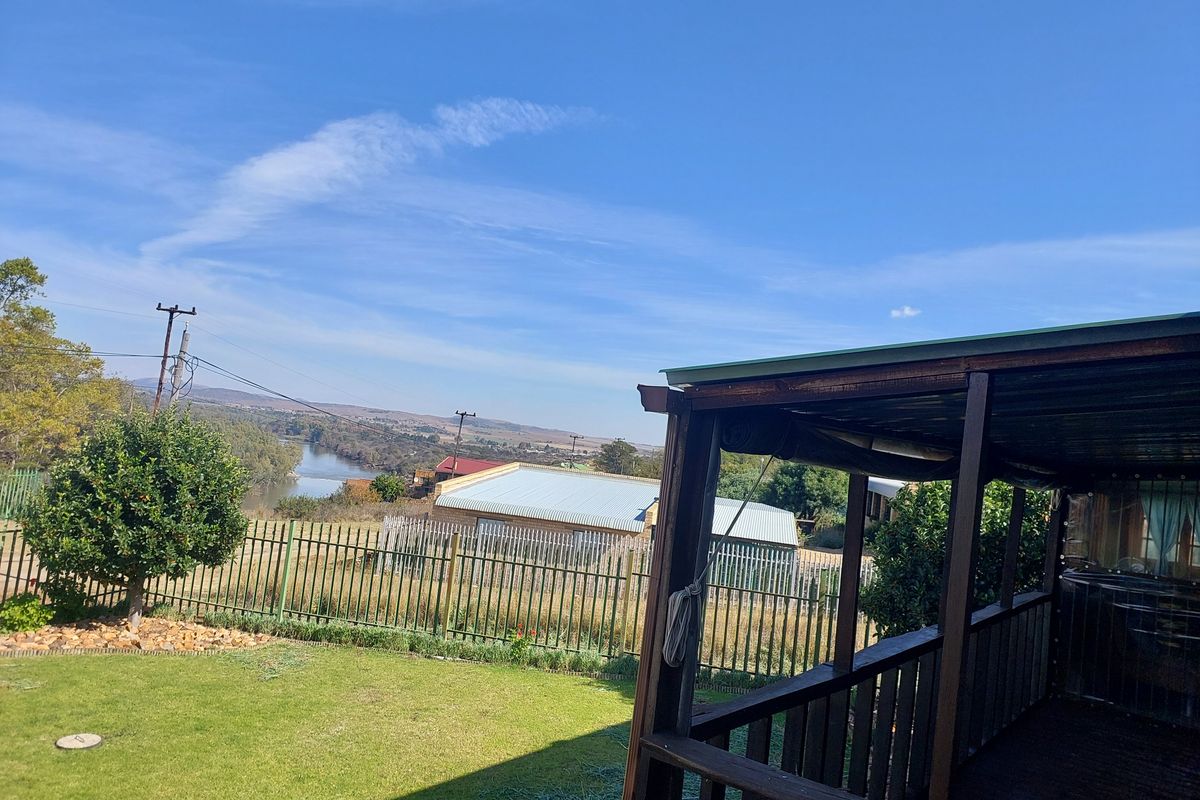 Investment 3 Bedroom Wooden Home - Photo 2