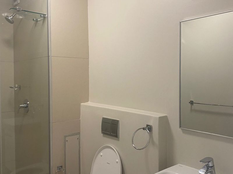 Modern 2-Bedroom, 2-Bathroom Apartment To Let - Photo 10