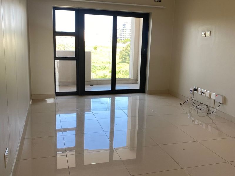Modern 2-Bedroom, 2-Bathroom Apartment To Let - Photo 8