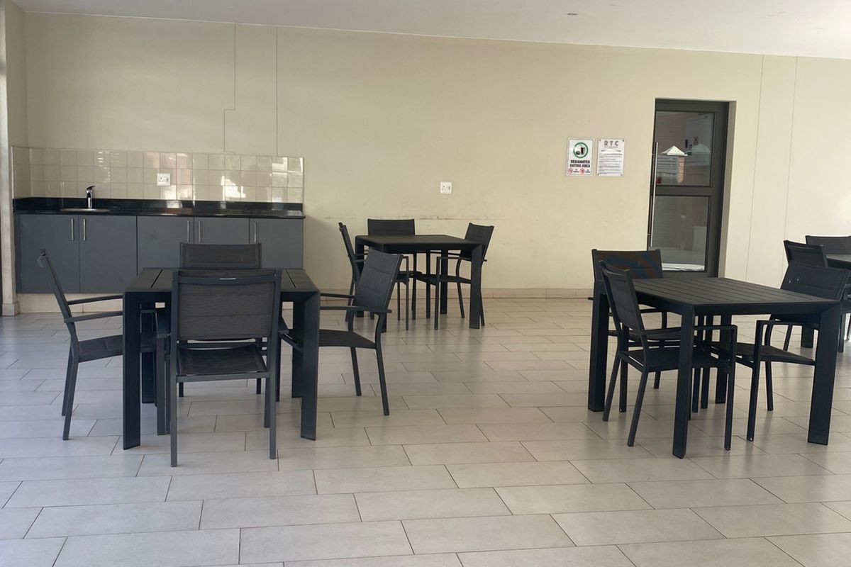 Modern 2-Bedroom, 2-Bathroom Apartment To Let - Photo 2
