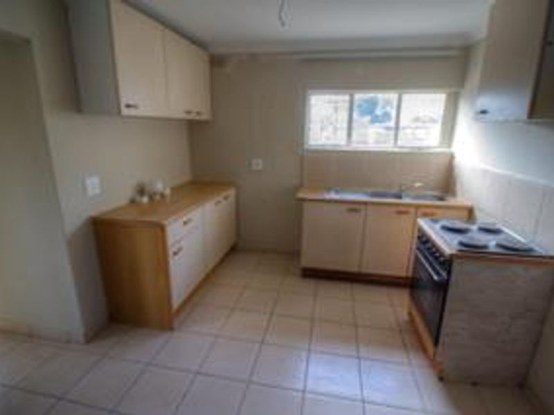 Home, 2 Cottages, Borehole & Generator!! - Photo 9