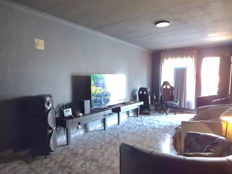 3 Bedroom House - Photo 7