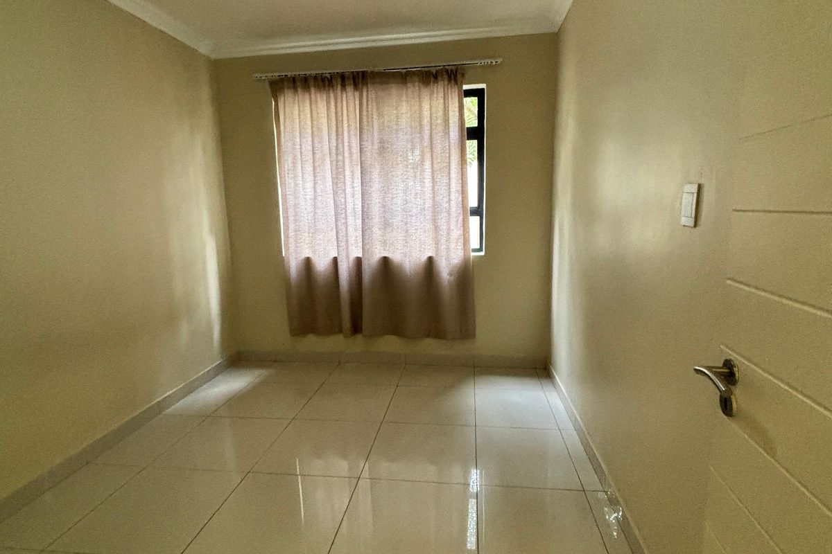 Headline: Modern Living in Manhattan Mews – Umhlanga Ridge – R8,300 p/m - Photo 4