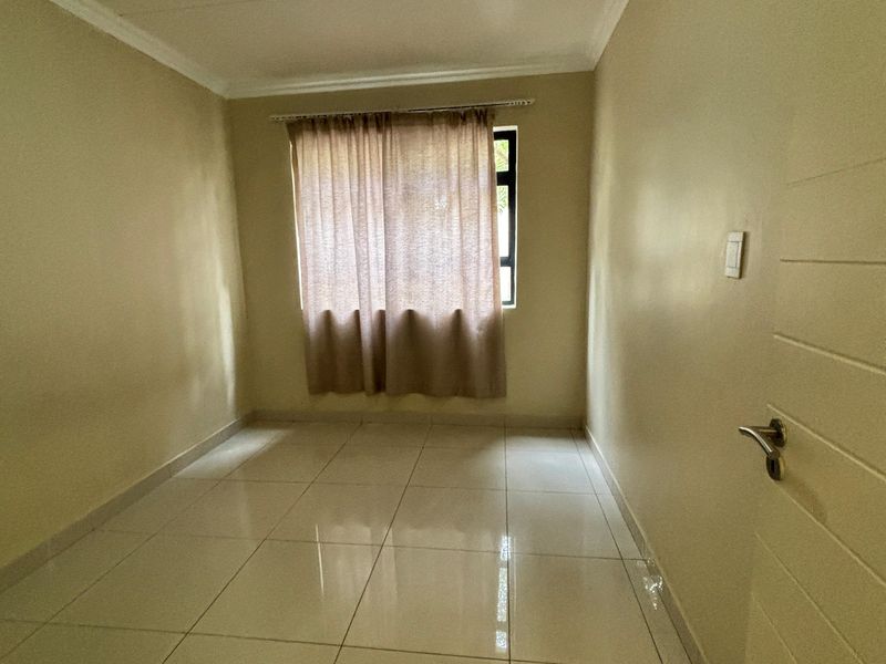 Headline: Modern Living in Manhattan Mews – Umhlanga Ridge – R8,300 p/m - Photo 4