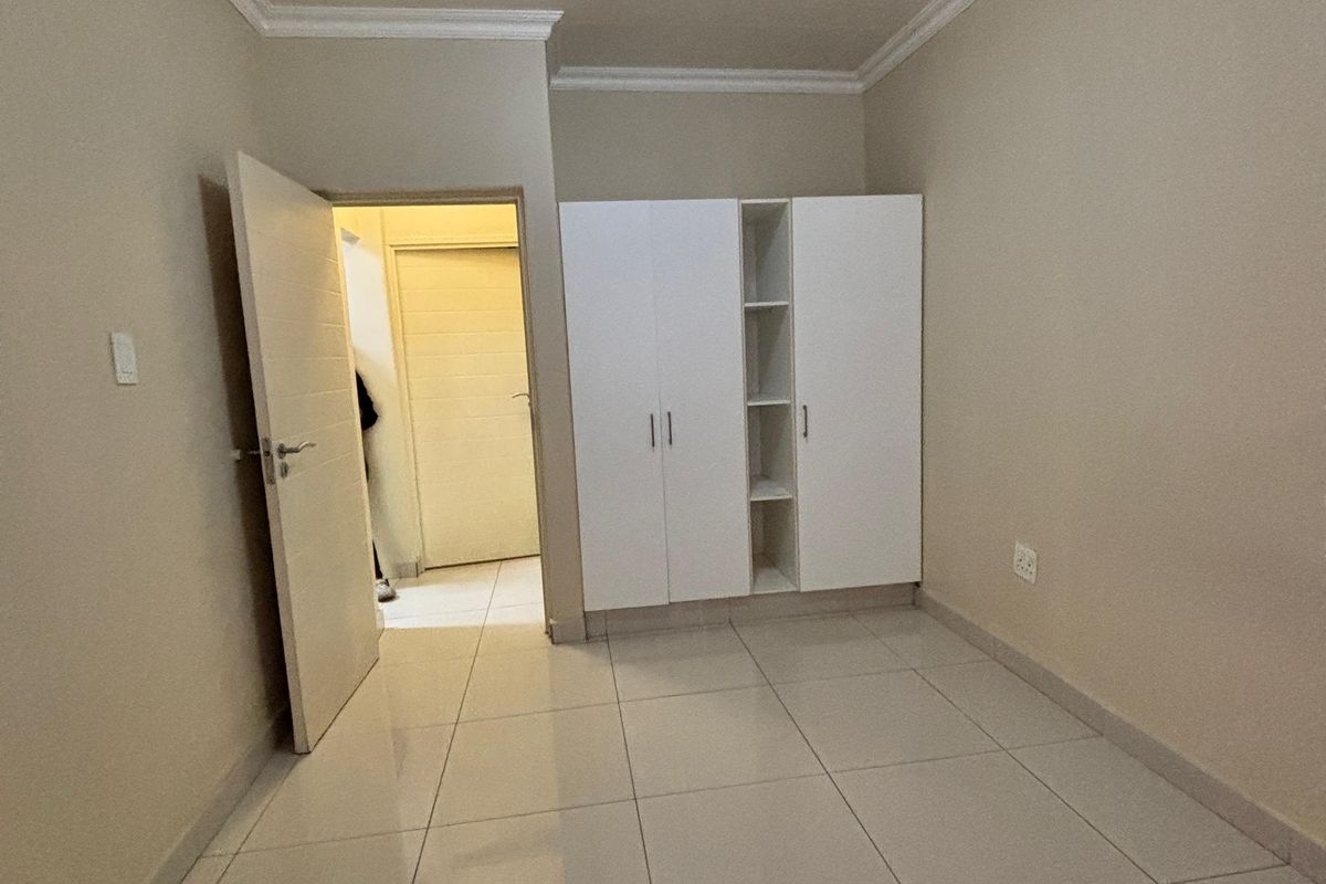 Headline: Modern Living in Manhattan Mews – Umhlanga Ridge – R8,300 p/m - Photo 5