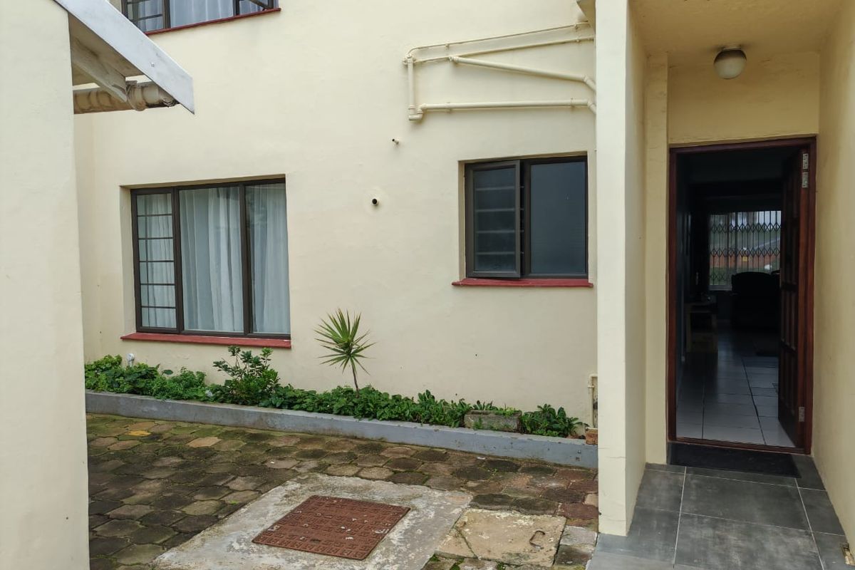 Position, Position, Position in Upper Walmer - Photo 2