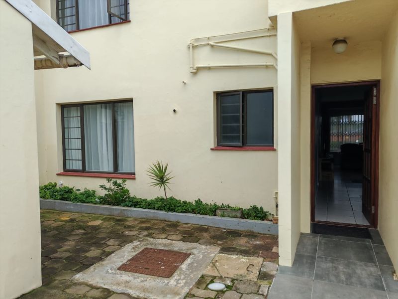 Position, Position, Position in Upper Walmer - Photo 2