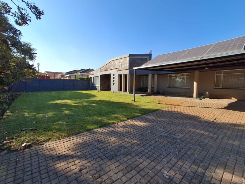 Spacious Family Living with Income Potential in the Heart of Kempton Park Ext 2 - Photo 1