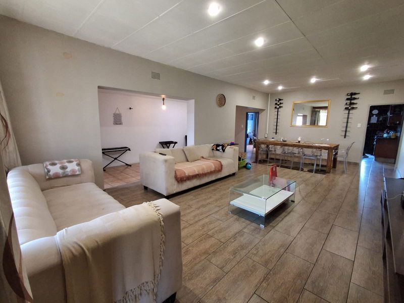 Spacious Family Living with Income Potential in the Heart of Kempton Park Ext 2 - Photo 4