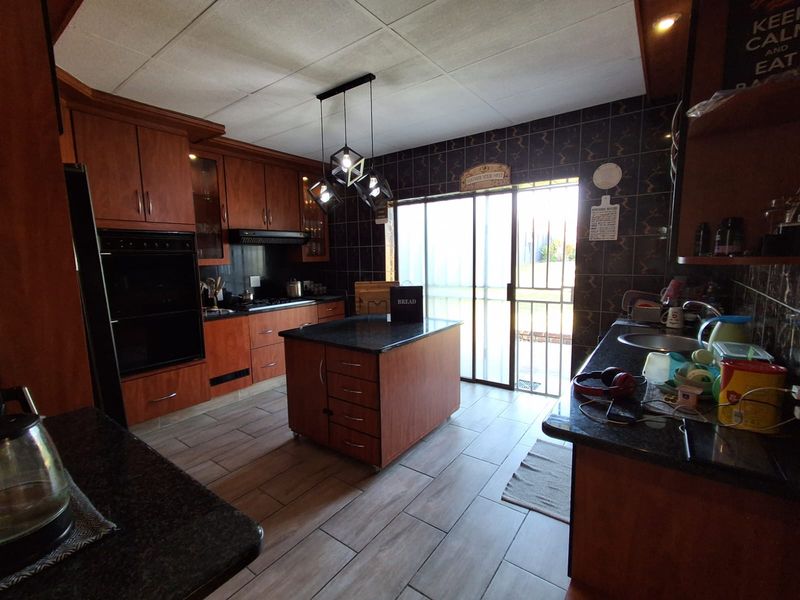Spacious Family Living with Income Potential in the Heart of Kempton Park Ext 2 - Photo 6