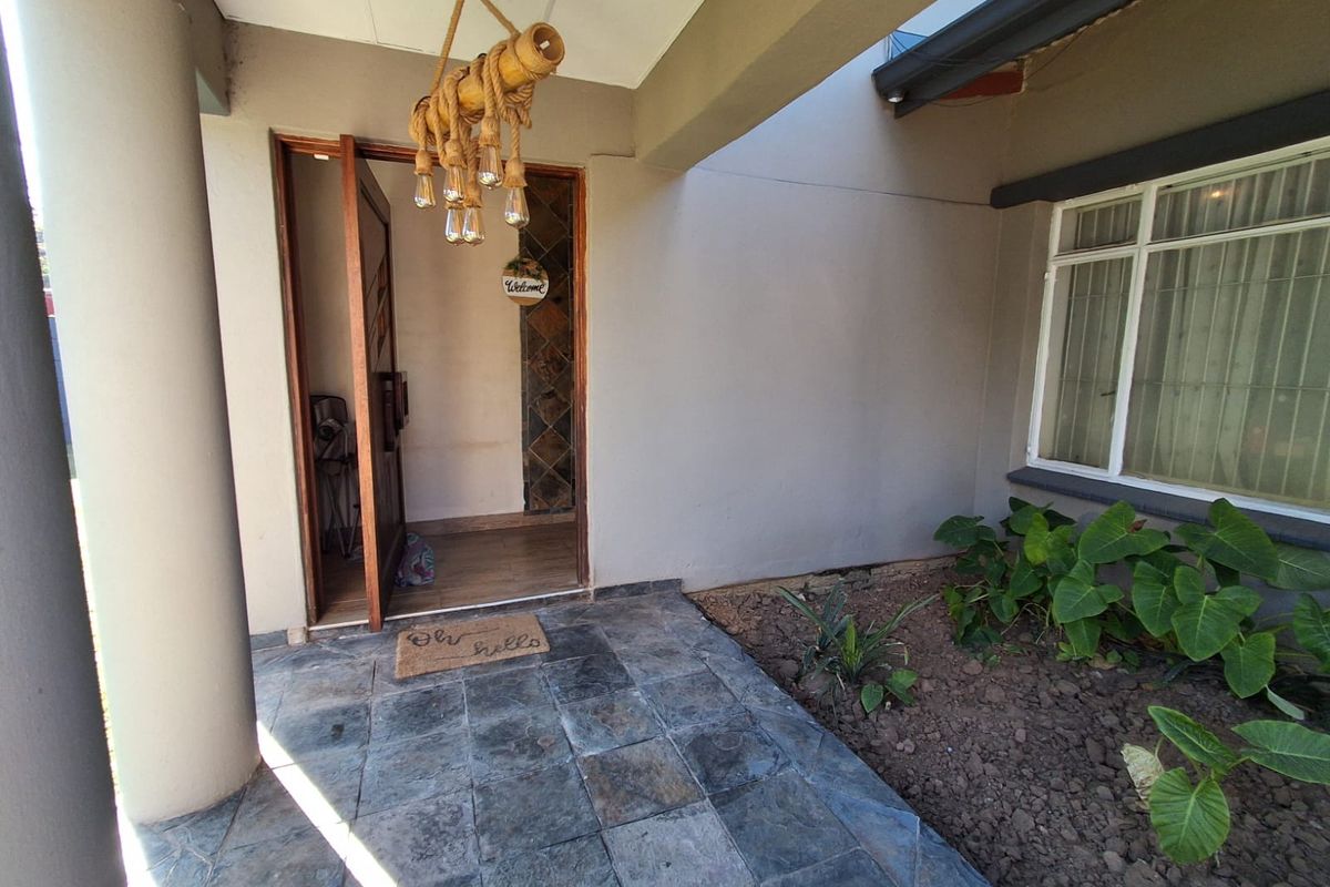 Spacious Family Living with Income Potential in the Heart of Kempton Park Ext 2 - Photo 2