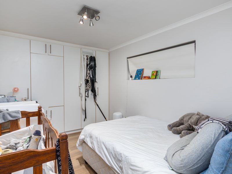 Fully Furnished Classy 2 Bedroom for Rent in Sea Point - Photo 10