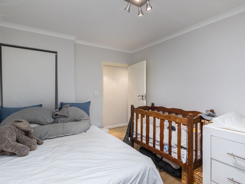 Fully Furnished Classy 2 Bedroom for Rent in Sea Point - Photo 9