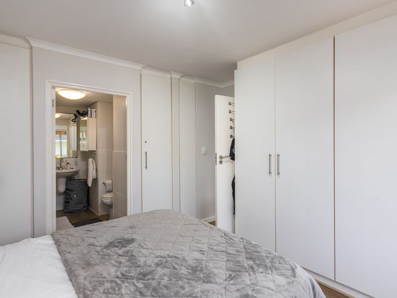 Fully Furnished Classy 2 Bedroom for Rent in Sea Point - Photo 7