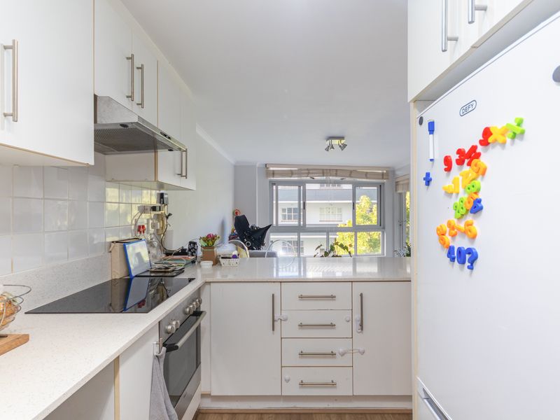 Fully Furnished Classy 2 Bedroom for Rent in Sea Point - Photo 4
